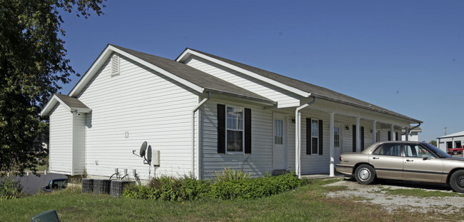 170 East Ave in Winfield, MO - Foto de edificio - Building Photo