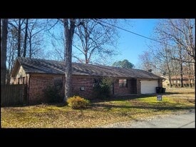 400 Maxine Ave in Sherwood, AR - Building Photo