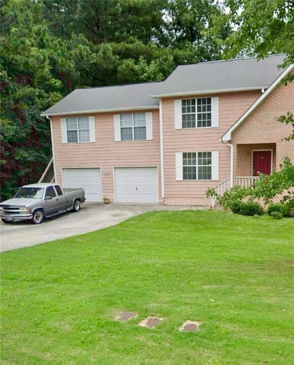 2023 Sitser Ln in Atlanta, GA - Building Photo