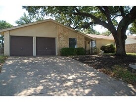 409 Wilshire Dr in Euless, TX - Building Photo