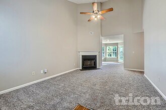 5819 Twin Brook Dr in Charlotte, NC - Foto de edificio - Building Photo