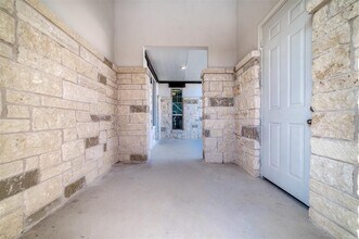 19500 Summit Glory Trl in Briarcliff, TX - Building Photo - Building Photo