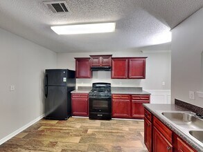 5918 Seabright Ln in Atlanta, GA - Building Photo - Building Photo