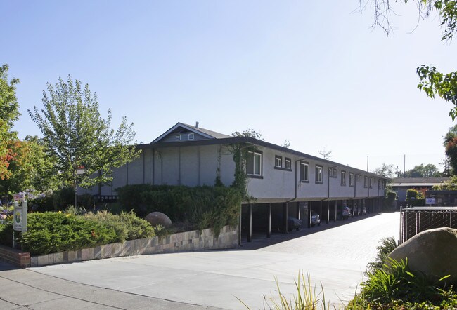 Ponderosa Apartments in Sunnyvale, CA - Foto de edificio - Building Photo