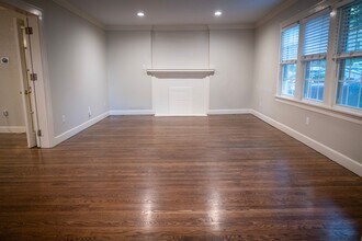 1105 W 49 St in Kansas City, MO - Building Photo - Building Photo