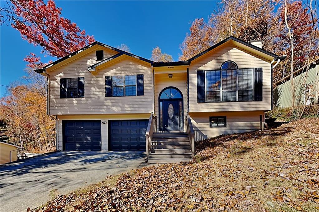 4304 Falcon Crest Dr in Flowery Branch, GA - Building Photo