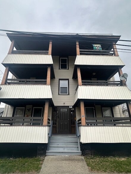 22 Franklin St, Unit 1R in Chicopee, MA - Foto de edificio