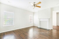 3182 Imperial Cir SW in Atlanta, GA - Foto de edificio - Building Photo