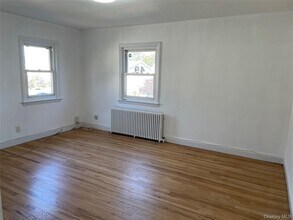 49 Central Ave in Westbury, NY - Building Photo - Building Photo