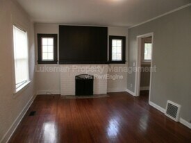 3013 Portage St in Kalamazoo, MI - Building Photo