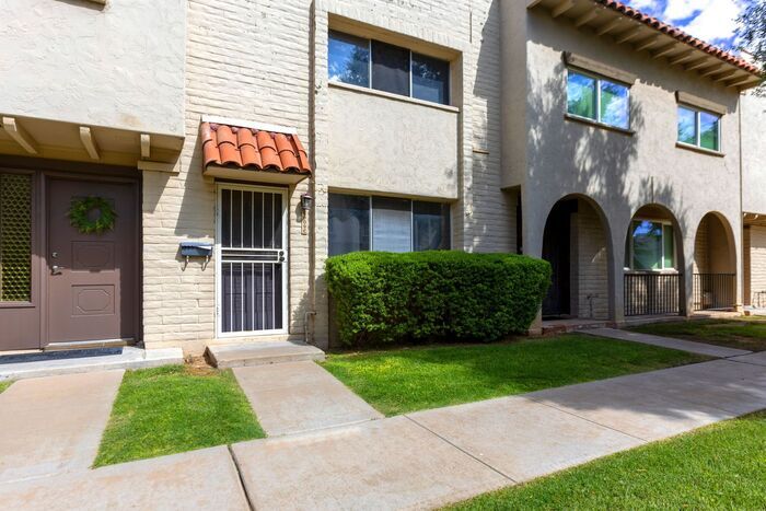 6909 E Osborn Rd in Scottsdale, AZ - Building Photo