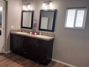 36 Calle Enrique in Santa Fe, NM - Foto de edificio - Building Photo