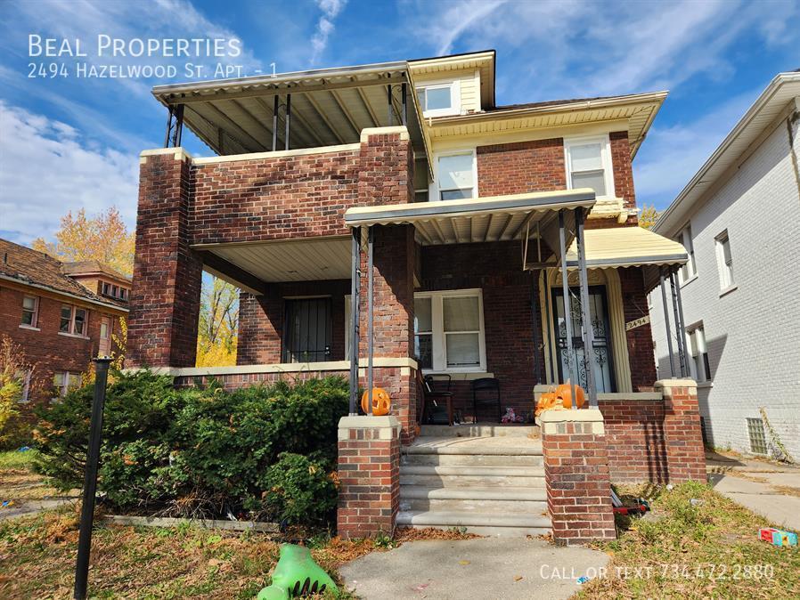 2494 Hazelwood St-Unit -1 in Detroit, MI - Foto de edificio