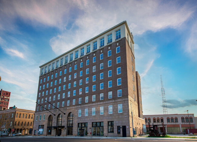 Lofts at the Grim in Texarkana, TX - Foto de edificio - Building Photo