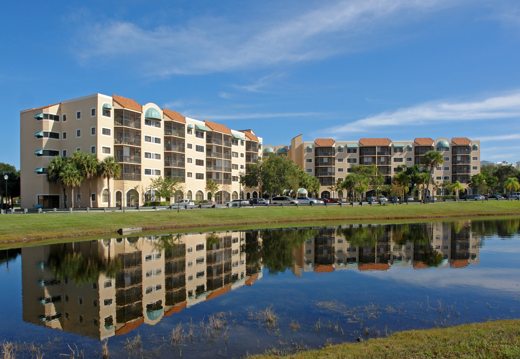 The Falls of Bonaventure in Weston, FL - Foto de edificio