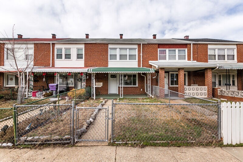 2032 Kelmore Rd in Dundalk, MD - Building Photo