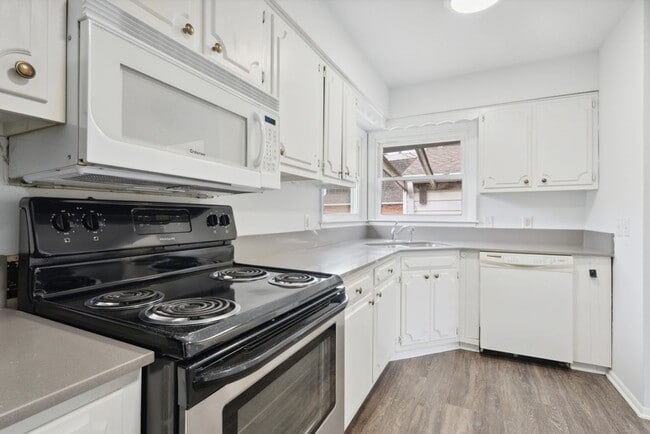 2011 Waterloo Rd in Cedar Falls, IA - Building Photo - Building Photo