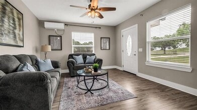 10018 Jackson Rd in Krum, TX - Building Photo - Building Photo