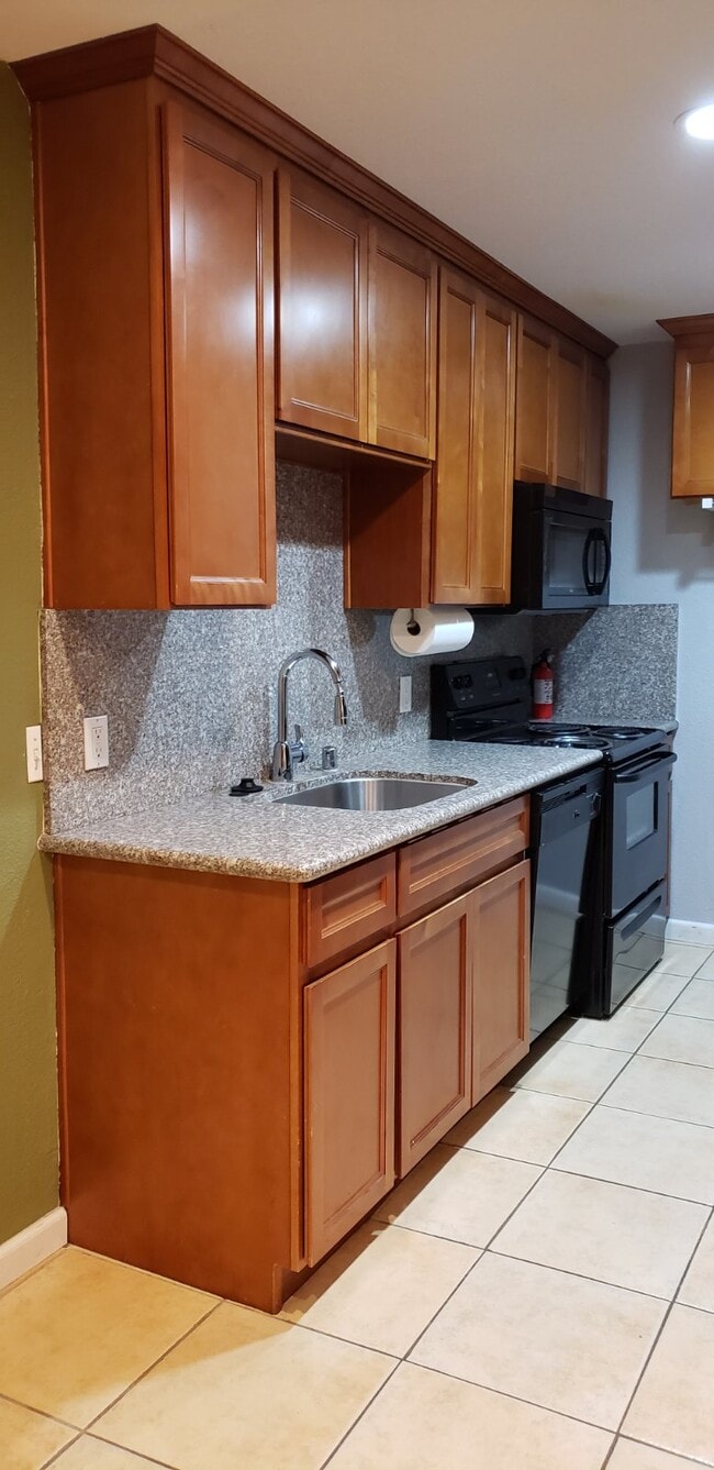 275 Tradewinds Dr, Unit 5 in San Jose, CA - Building Photo - Building Photo