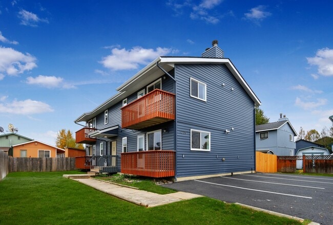 1220 Balfour Dr, Unit 3 in Anchorage, AK - Building Photo - Building Photo