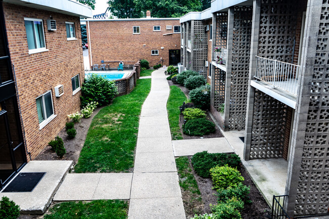 Fountain Villa Apartments in Cincinnati, OH - Building Photo - Building Photo