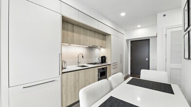 211 N Harbor Dr in Chicago, IL - Building Photo - Building Photo