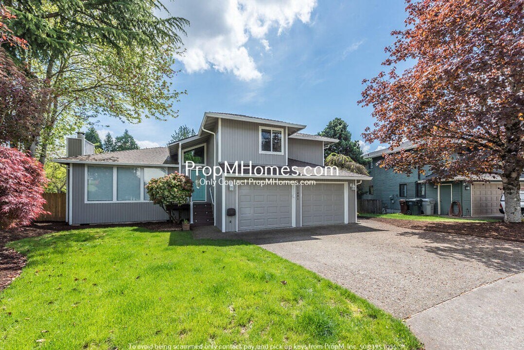11881 SE Southern Lites Dr in Happy Valley, OR - Building Photo