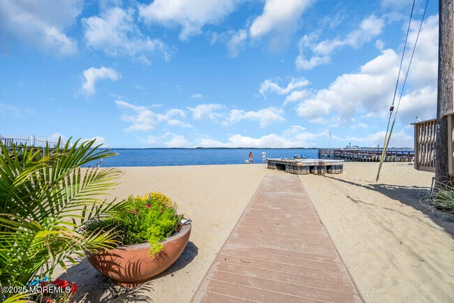 property at 7 Gravelly Point Rd