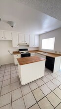 13237 Mohawk Rd in Apple Valley, CA - Foto de edificio - Building Photo