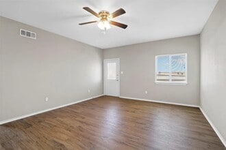 512 E Hazelwood St, Unit B in Princeton, TX - Building Photo - Building Photo