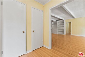 11930 Briarvale Ln in Los Angeles, CA - Foto de edificio - Building Photo