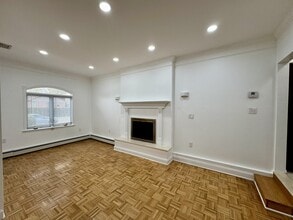 23 Center Dr in New Hyde Park, NY - Building Photo - Building Photo