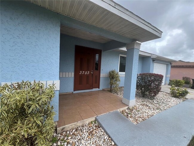 3703 Suburban Ln in North Port, FL - Building Photo - Building Photo
