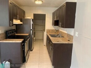 1010 SW 76th Ave in North Lauderdale, FL - Building Photo - Building Photo
