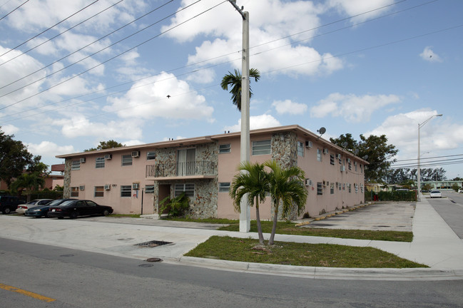 1080 W 3rd Ave in Hialeah, FL - Building Photo - Building Photo