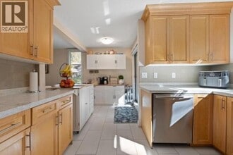 1059 Heritage Blvd in North Vancouver, BC - Building Photo - Building Photo