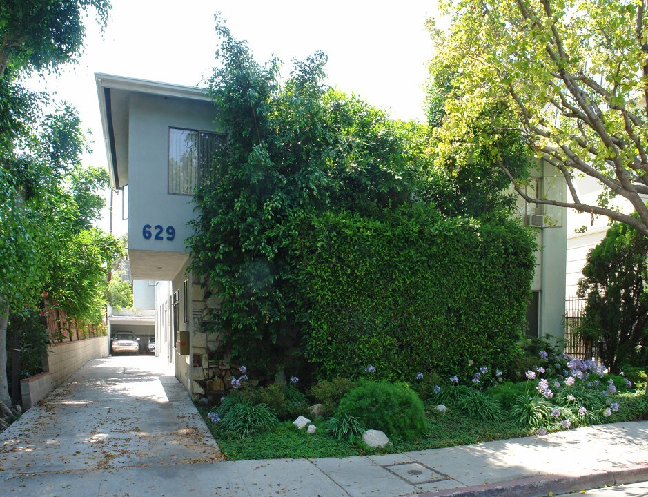 629 N West Knoll Dr in West Hollywood, CA - Building Photo