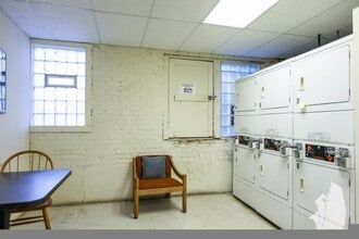 4031 N Kenmore Ave, Unit 412 in Chicago, IL - Building Photo - Building Photo