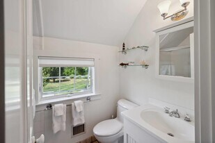 43 Greenleaf Ln in Sagaponack, NY - Building Photo