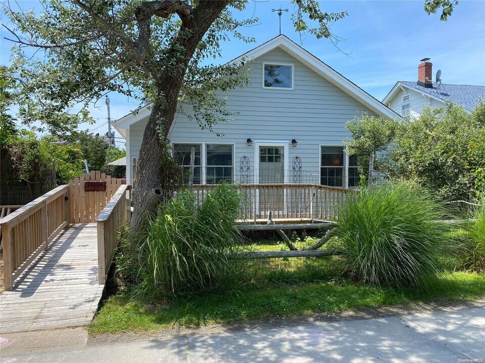 182 Cottage Walk in Ocean Beach, NY - Building Photo