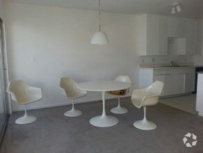 1856 10th St, Unit D in Santa Monica, CA - Building Photo - Building Photo