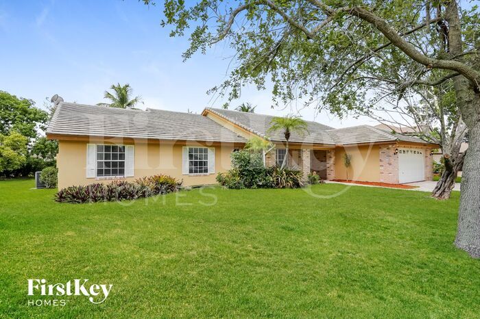 19340 NW 8th St in Pembroke Pines, FL - Building Photo