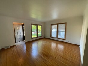 4234 Cedar Ave S in Minneapolis, MN - Building Photo - Building Photo