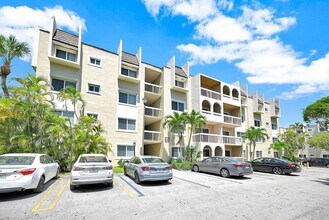 7720 Camino Real in Miami, FL - Building Photo - Building Photo