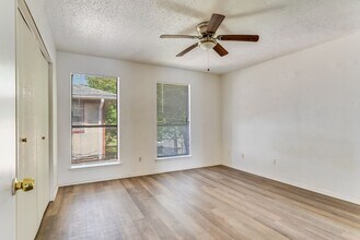 10821 Roger Dr in New Orleans, LA - Foto de edificio - Building Photo