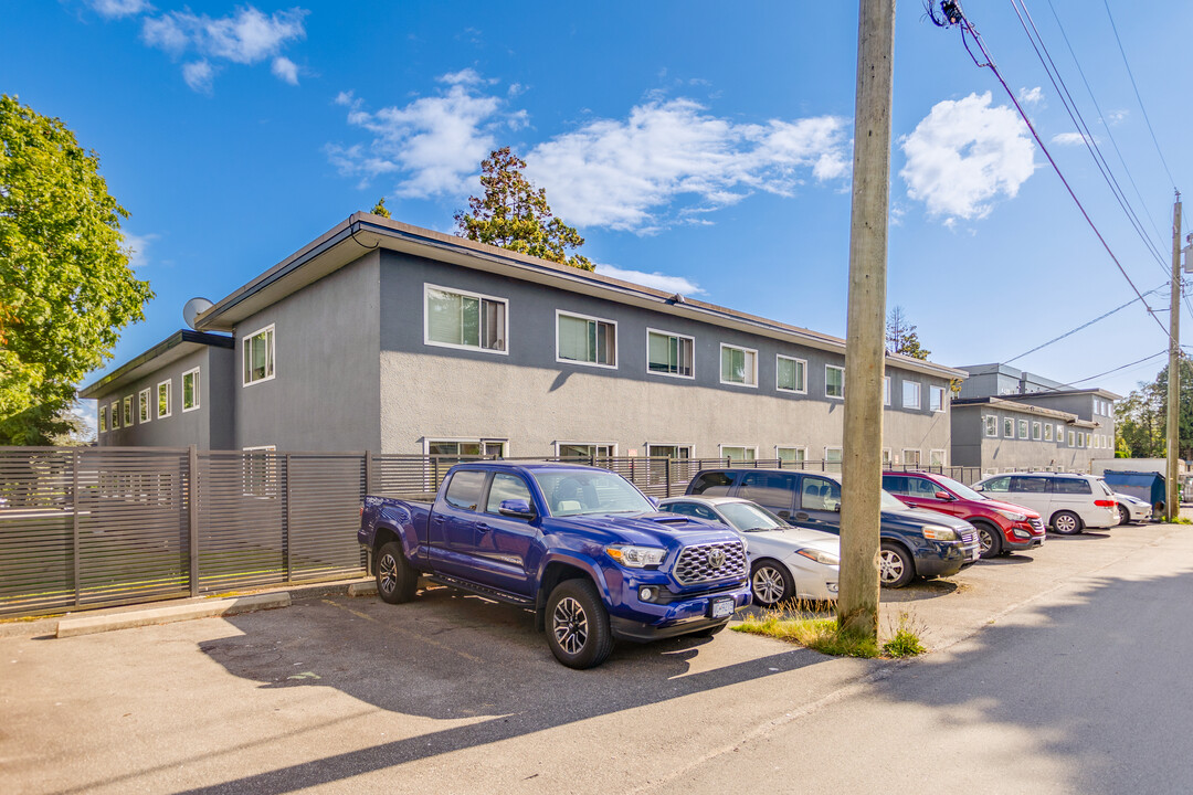 Parkwood Gardens Apartments I in Burnaby, BC - Building Photo