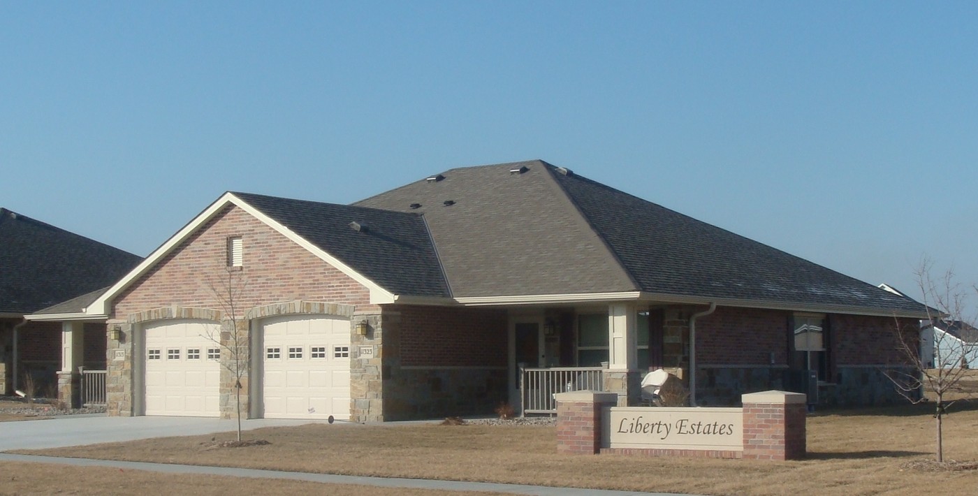 Liberty Estates Townhomes in Waverly, NE - Foto de edificio