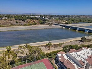 21372 Brookhurst St, Unit 316 in Huntington Beach, CA - Foto de edificio - Building Photo