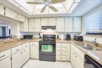 226 3rd St in Bonita Springs, FL - Foto de edificio - Building Photo