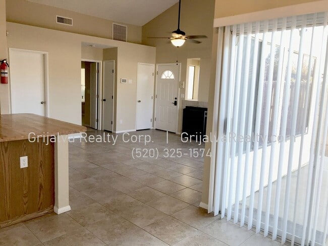 2906 W Avenida Obregon in Tucson, AZ - Building Photo - Building Photo